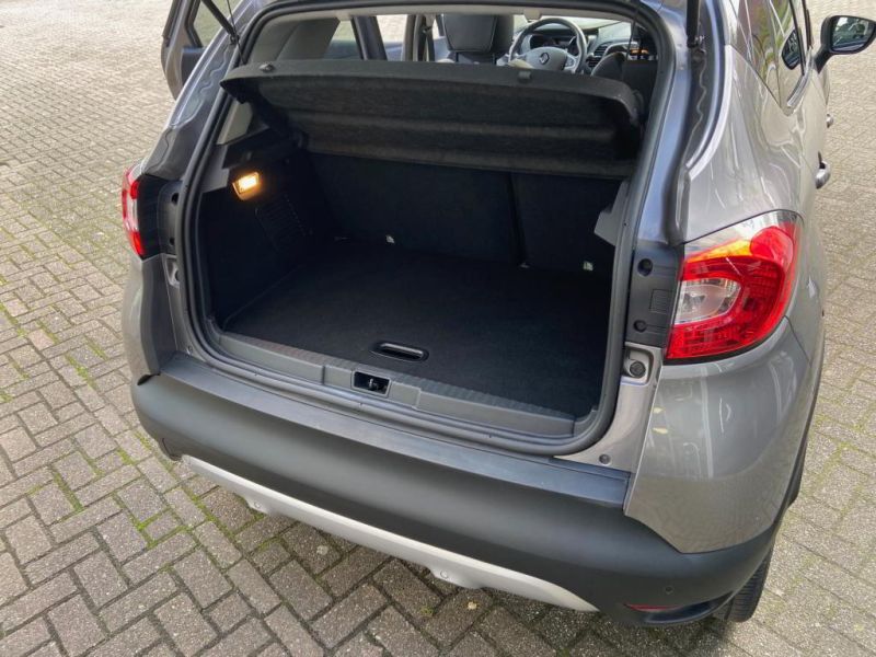 Renault Captur JN 864 V 10
