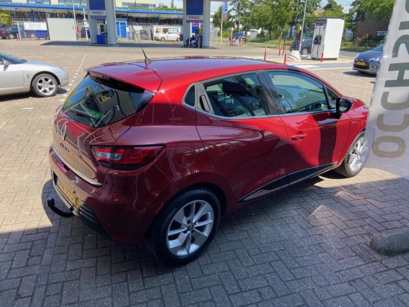 Renault Clio KR 095 K 04